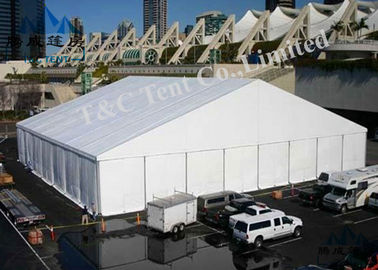 展示会展覧会のために組み立てられる昇進の外のでき事のテントの容易